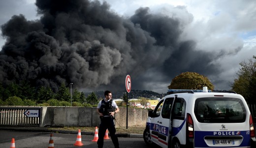 Vegyi zem robbant Rouenban, iskolkat zrtak be, az utcra se lehet kimenni