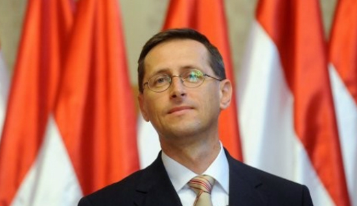 Ki utasthatja a NAV elnkt, ha nem a felettese?