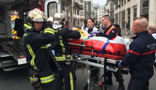 Fegyveresek tmadtak egy francia szatrikus lapra, 11 halott