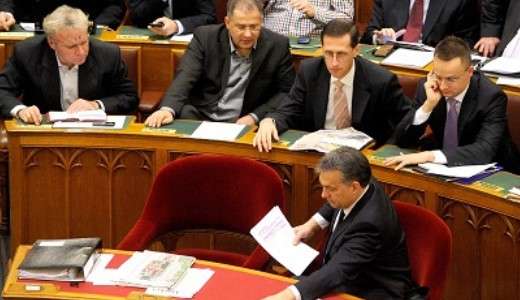 Fidesz: a csaldok, a munkavllalk s a nyugdjasok is segtsget kapnak