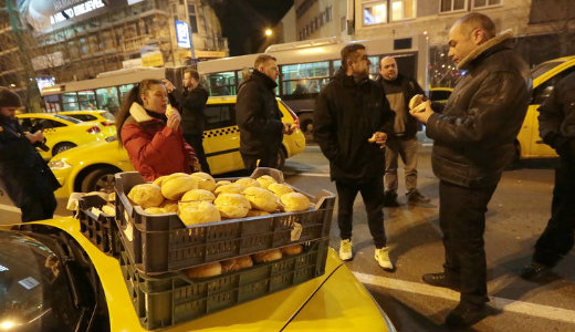 Hideg lelemmel kszlnek az jszakai demonstrcira a taxisok