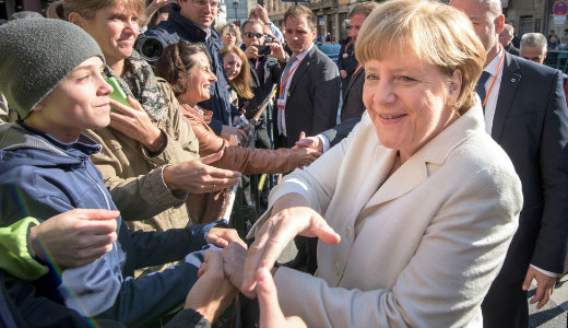 Merkel: el kell osztani a most feltorldott meneklteket is