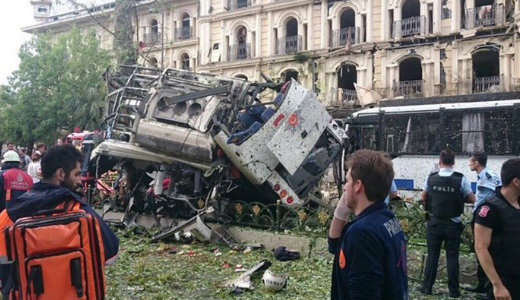 Felrobbantottak egy rendrsgi buszt Isztambulban, tizenegyen meghaltak