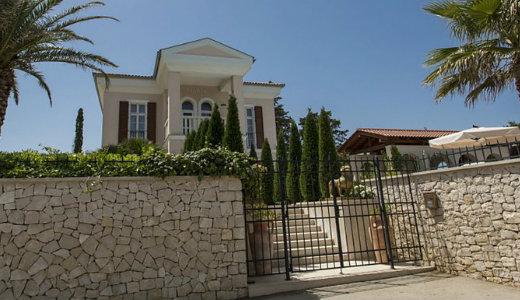 Ivan Rakiti Mszros Lrinc 700 millis, eltitkolt luxusvilljban nyaral