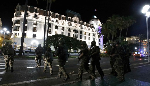 A tmegbe hajtott egy teheraut Nizzban, sokan meghaltak
