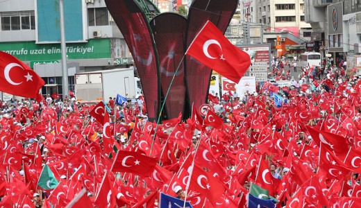 Flelmetes tntets zajlik, egymilli ember az isztambuli utckon! 