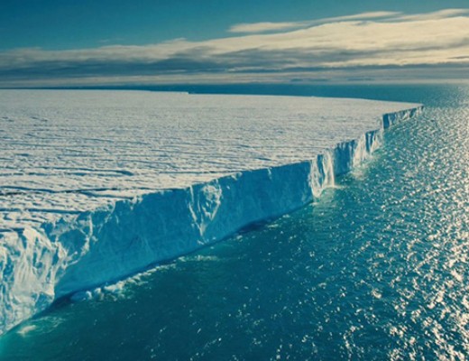 Hatalmas jghegy vlt le az Antarktiszrl