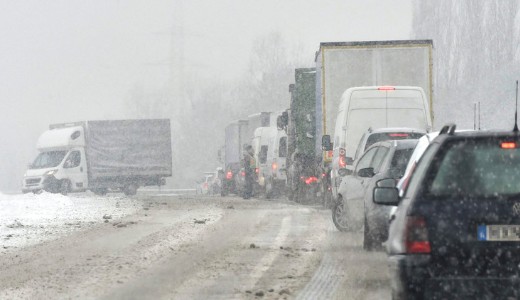 Durvul a hkosz - Pokoll vltak az utak, kzlekedsi korltozsokat vezettek be 