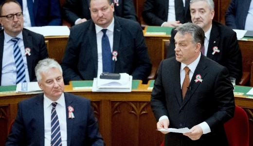 Orb�n: Egy nagyv�llalkoz� zseb�ben �l a Jobbik