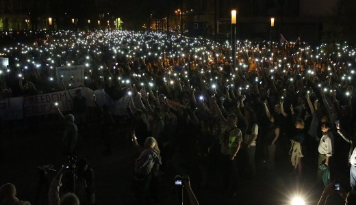 T�bb ezren t�ntettek a CEU mellett