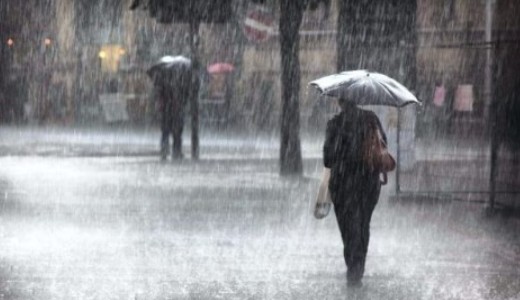 D�lut�n t�bbfel� v�rhat� z�por, zivatar