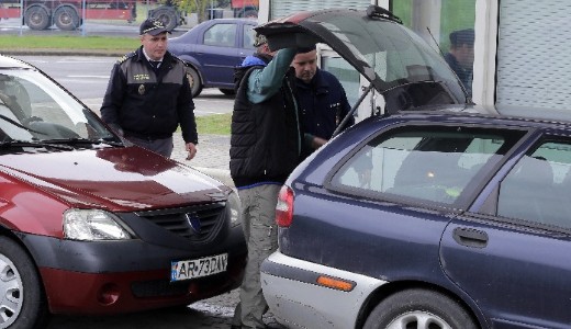 �ri�sdug�k a hat�rokn�l: gyors v�ltoz�st s�rgetnek