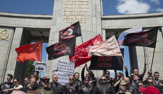 A rend�rs�g k�z�lte, nem politikai okb�l hunynak szemet Putyin motorosband�ja felett