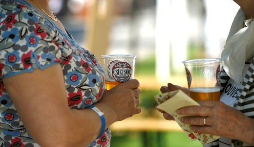 �r�sban is meg�llapodott egym�ssal a Heineken �s a Cs�ki S�r 