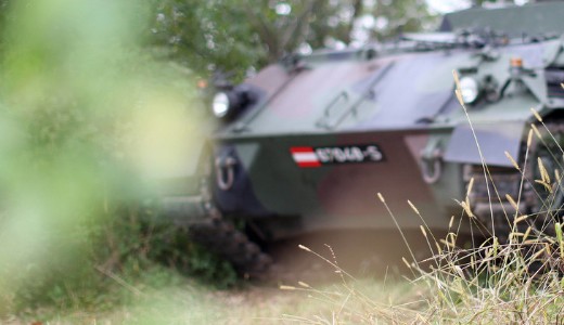 Osztr�k p�nc�losok jelentek meg a hat�ron - s�lyos a helyzet 