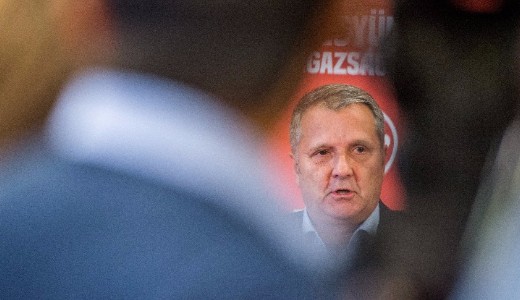 Gall: Gyurcsny „suba alatt” visszavette az MSZP-t