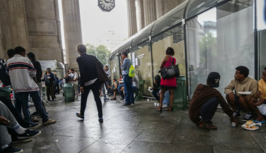 Milnban elszabadult a pokol: migrnsok raboltak s gyilkoltak