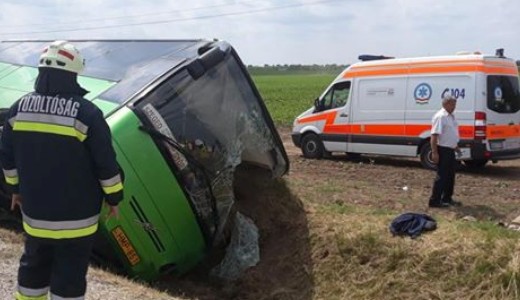 Slyos buszbaleset Fejr megyben: rengeteg srlt, menthelikopter a helysznen 