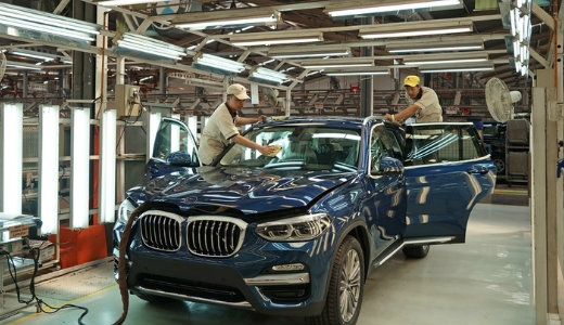 Debrecenben �p�t gy�rat a BMW