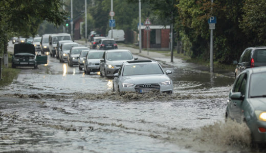 Brut�lis vihar csapott le az orsz�gra, t�bb v�rost is el�nt�tt az �z�nv�z 