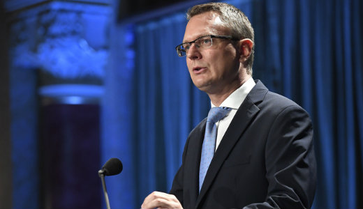 R�tv�ri: Az iskolai nevel�s nem lehet felekezetileg f�ggetlen, mert Magyarorsz�g kereszt�ny orsz�g