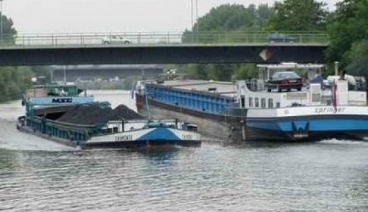 Teljesen le�llt az �rusz�ll�t�s a Dun�n 