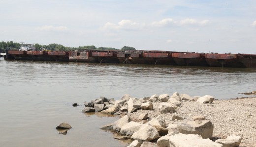 Friss vizsglatok bizonytjk: szennyez anyag szivrog a Duna partfalbl 