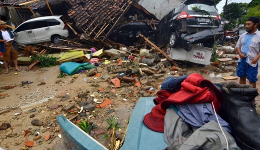 S�lyos cunami Indon�zi�ban: 222 halott, legal�bb 843 s�r�lt