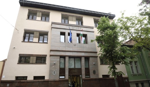 K�zel 70 milli�t sikkaszthatott el a kilakoltatott hitelesek szerz�d�seit �r� szegedi �gyv�d