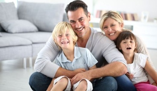 Bet�madjuk Ausztri�t a kiv�ndorolt magyarok csal�dt�mogat�sa miatt