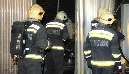 K�t t�zolt� meg�gett a rossz ruha miatt, h�rz�rlat van