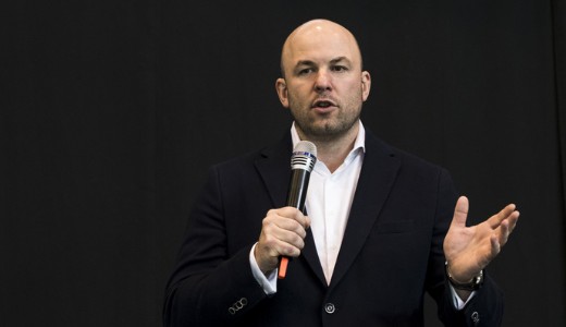 M�sz�ros L�rinc�k informatikai c�ge 900 milli�s megb�z�st kapott a M�V-t�l