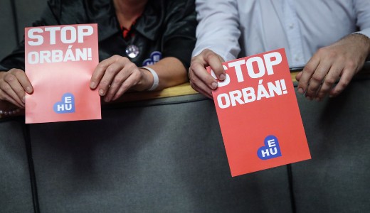 Orb�nt senkih�zinak tartj�k, aki posztfasiszta rendszert �p�t