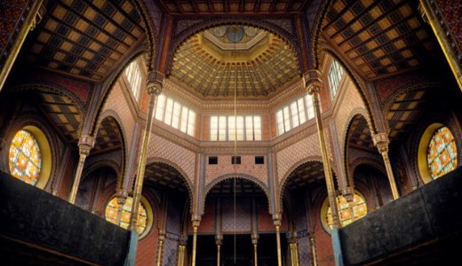 Elloptak 122 milli�, zsinag�g�ra f�lretett forintot a Mazsihiszt�l