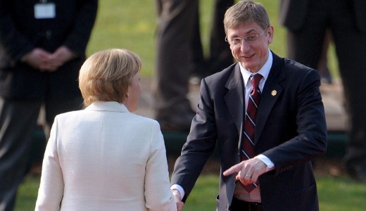 Gyurcs�ny ny�lt lev�lben k�ri Angela Merkelt, hogy tegyen valamit Orb�n ellen