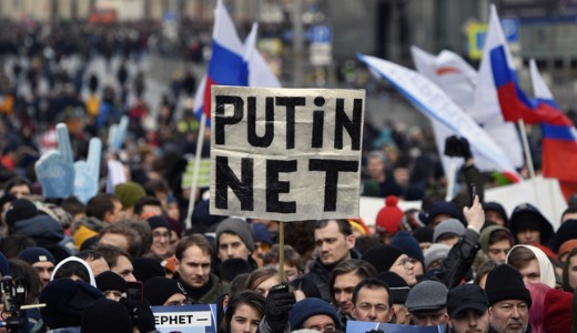 Tbb ezer orosz tntetett azrt, hogy Putyin ne kapcsolhassa le az internetet