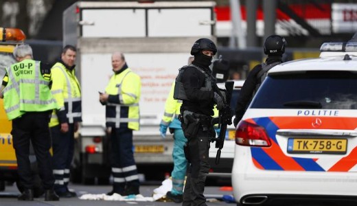 Letakart holttest a villamos mellett, p�nik a v�rosban Friss h�rek az utrechti l�v�ld�z�sr�l