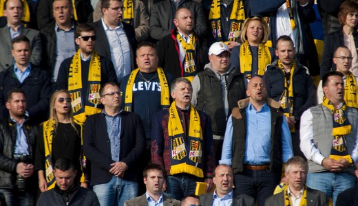 Szlov�ki�ban m�just�l nem lehet csak �gy el�nekelni a magyar himnuszt