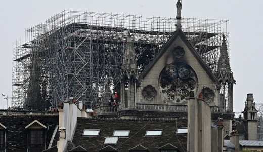 �sszefogtak a Notre-Dame megment�s�re a francia nagyv�llalatok