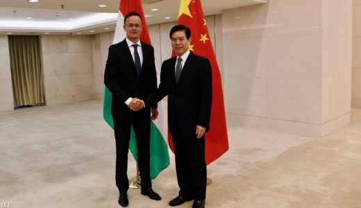 Kider�lt, ki �p�theti a Budapest-Belgr�d-vas�tvonalat