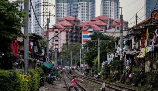 Az elviselhetetlen zs�folts�g miatt elk�lt�ztetik Indon�zia f�v�ros�t