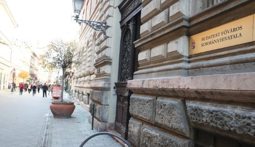 Mi lesz itt? �gy m�dosul a korm�nyablakok nyitvatart�si ideje, egyre fokoz�dik a fesz�lts�g 