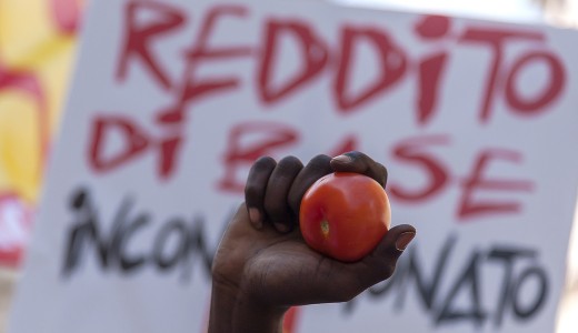 Rabszolg�k szedik Olaszorsz�gban a spagettisz�szba val�t