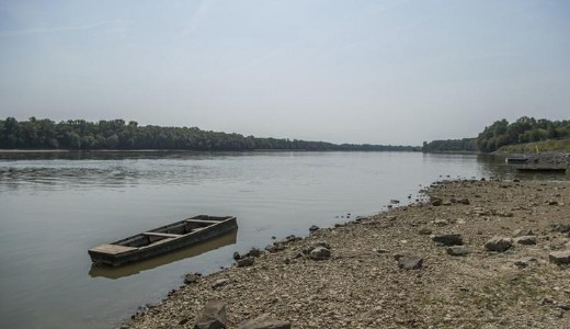 V�ratlan bejelent�s: hat holttestet tal�ltak a Dun�ban 