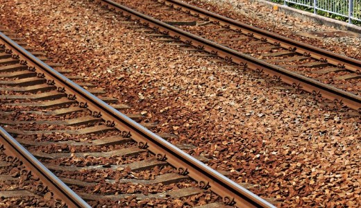 A brut�lis es� elmosta a vas�ti p�ly�t, sz�netel a vonatk�zleked�s k�t d�l-dun�nt�li vonalon 