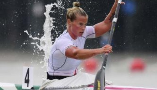 Vil�gbajnok lett a kajakos Bodonyi D�ra 5000 m�teren. 