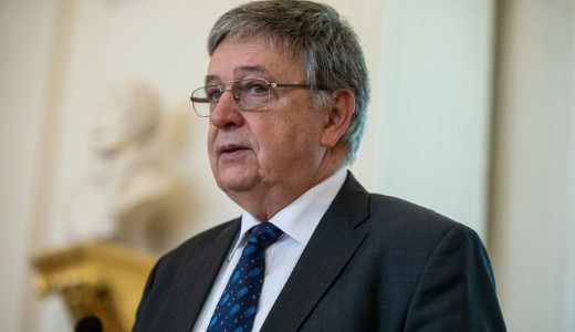 Alkotm�nyb�r�s�ghoz fordul az MTA eln�ke