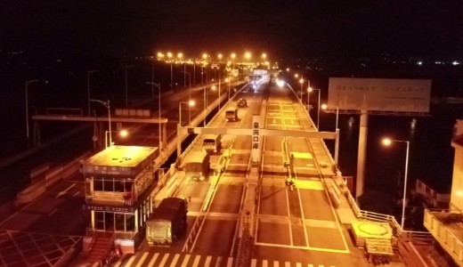 K�nai harckocsik indultak el Hongkong fel�