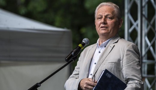 Kem�ny szavak: Rog�n boh�coknak nevezte Tarl�s Istv�n kih�v�it 