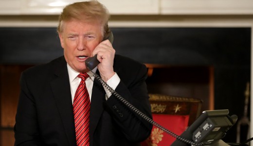 Trump elmozd�t�s�t akarj�k a demokrat�k egy telefonbesz�lget�s miatt